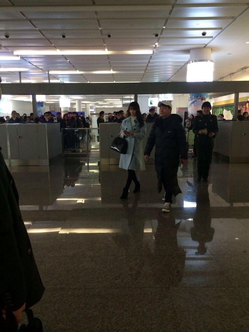[PIC][07-01-2015]YoonA xuất phát đi Hàng Châu - Trung Quốc để quay bộ phim truyền hình của cô vào sáng nay B6uqQqICAAAZdFI