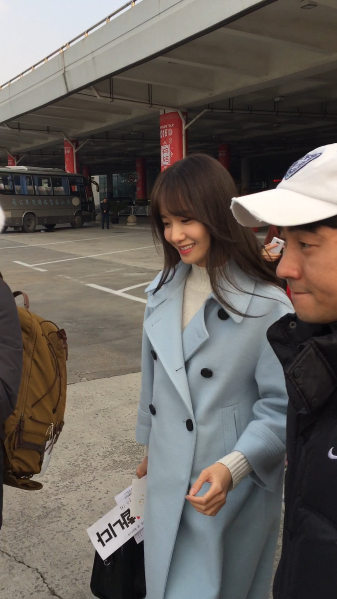 [PIC][07-01-2015]YoonA xuất phát đi Hàng Châu - Trung Quốc để quay bộ phim truyền hình của cô vào sáng nay B6urHwjCQAAIidP