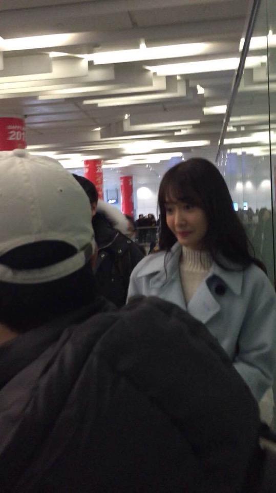 [PIC][07-01-2015]YoonA xuất phát đi Hàng Châu - Trung Quốc để quay bộ phim truyền hình của cô vào sáng nay B6urfVVCIAAyTRE