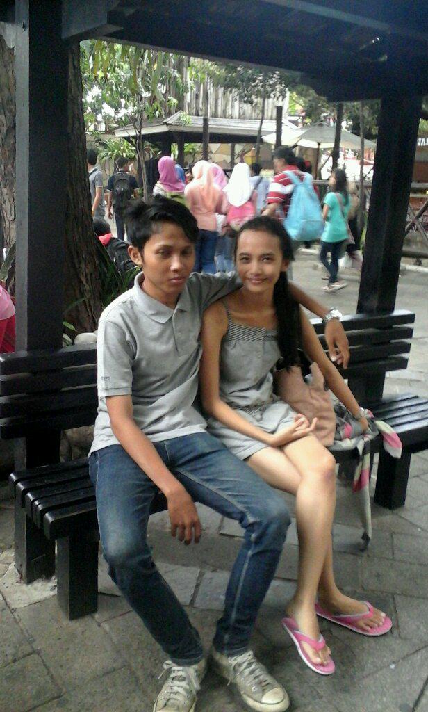 Masdikoh96's tweet photo. Haha "@RobertinoBwox10: Uhuk2 💑  RT"@Masdikoh96: Adimasdylan {} http://t.co/Fm15TSBSo7""