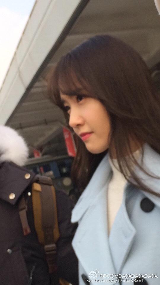[PIC][07-01-2015]YoonA xuất phát đi Hàng Châu - Trung Quốc để quay bộ phim truyền hình của cô vào sáng nay B6uvUD8CEAA7mRn