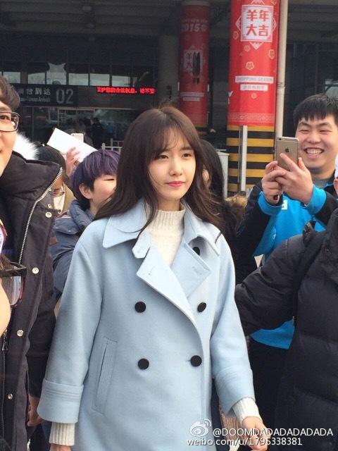 [PIC][07-01-2015]YoonA xuất phát đi Hàng Châu - Trung Quốc để quay bộ phim truyền hình của cô vào sáng nay B6uvUQpCEAIBTTa