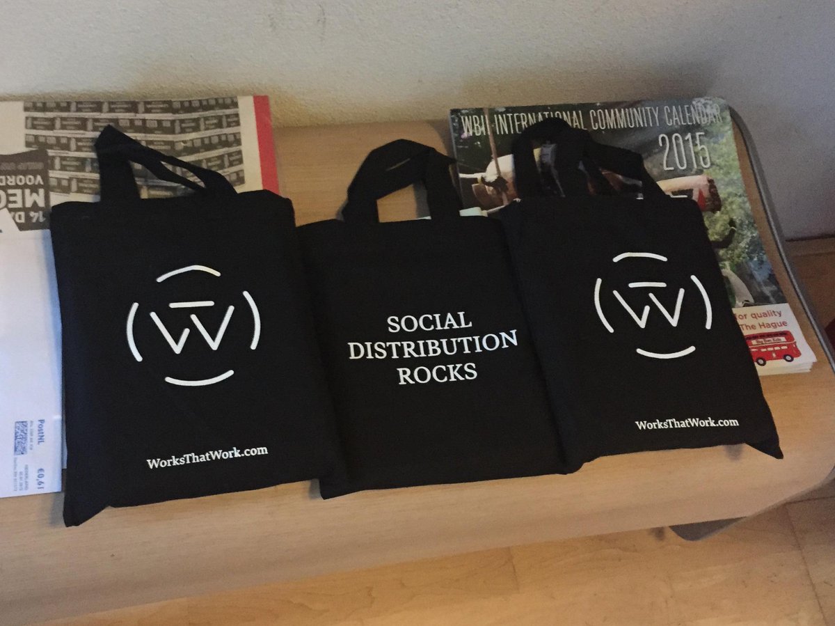 WorksThatWork's tweet image. These go to Barcelona. Thanks to Elizabeth for bring them, Alba, Marta &amp;amp; Enric for distribution. #SocialDistribution
