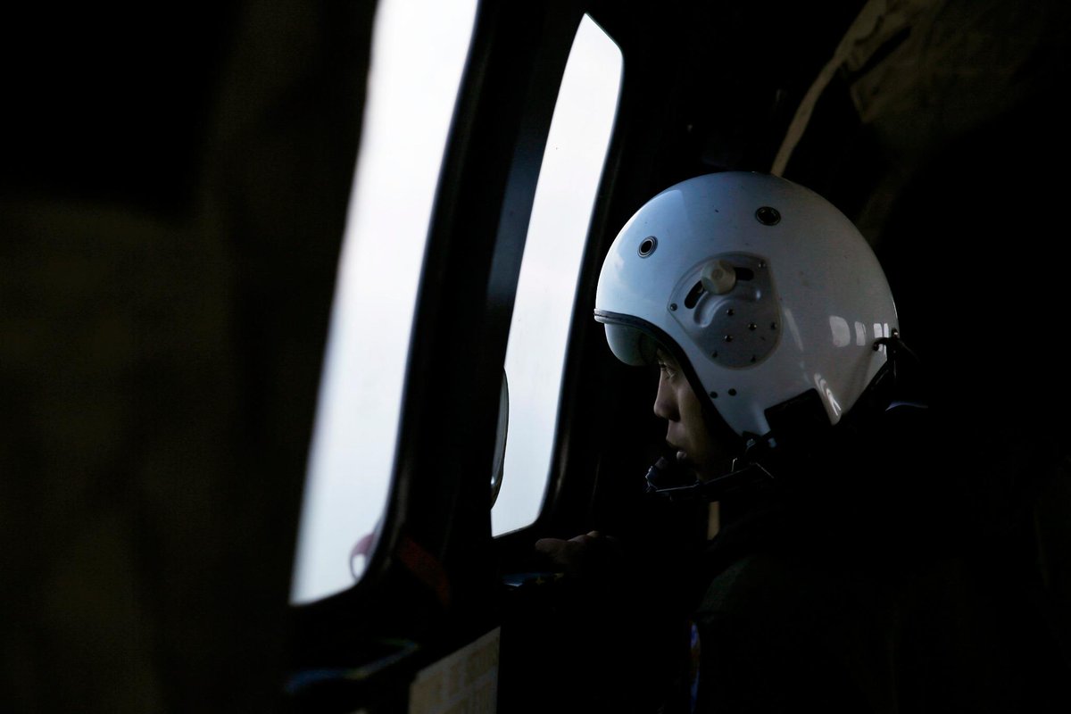 dailystarnews's tweet image. Search teams locate tail of #AirAsia aircraft which crashes in #JavaSea ow.ly/GUSX7 #QZ8501 #Indonesia