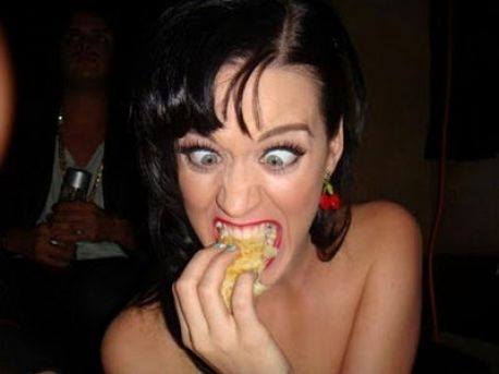 emperorroman1's tweet photo. @katy_210 @katyperry MOM @killerqueenKAT1 @KillerQueenKEH can U notice me please its not fair you r a #TortureReport http://t.co/10mEgTLPQi