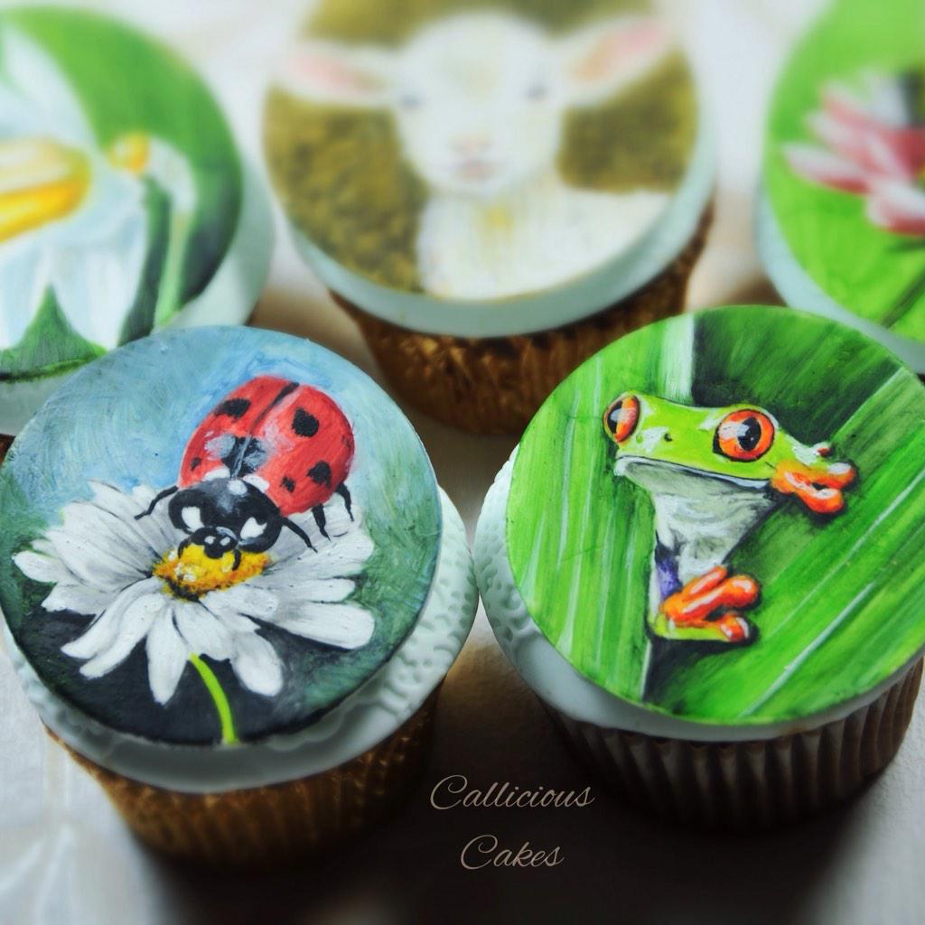 CalliCreation's tweet photo. Moments of 2014 #cake moments #handpainting #cupcakes #callicious #CalliciousCakes http://t.co/sAEodyUTGA