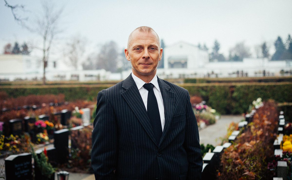 Tote Menschen sind für ihn Alltag. Hermann Schantl übt seinen Traumberuf Bestatter aus. blankmagazin.at/schene-leich/