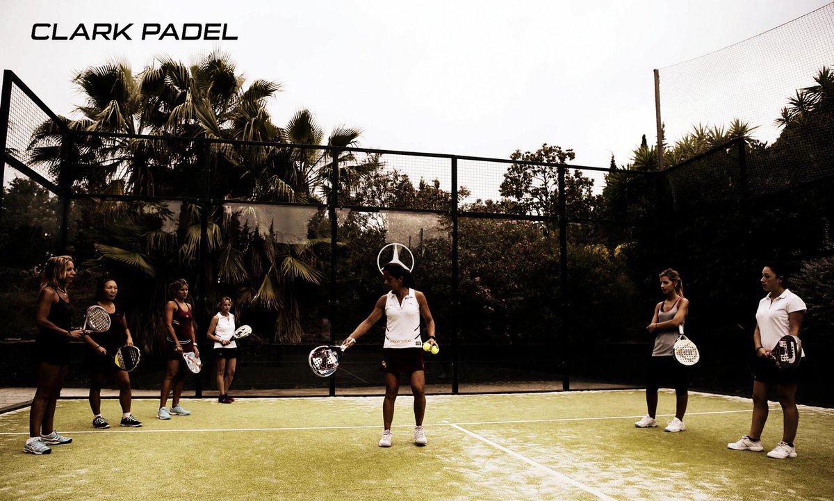 Os deseamos un saludable 2015 a través de la práctica del pádel.