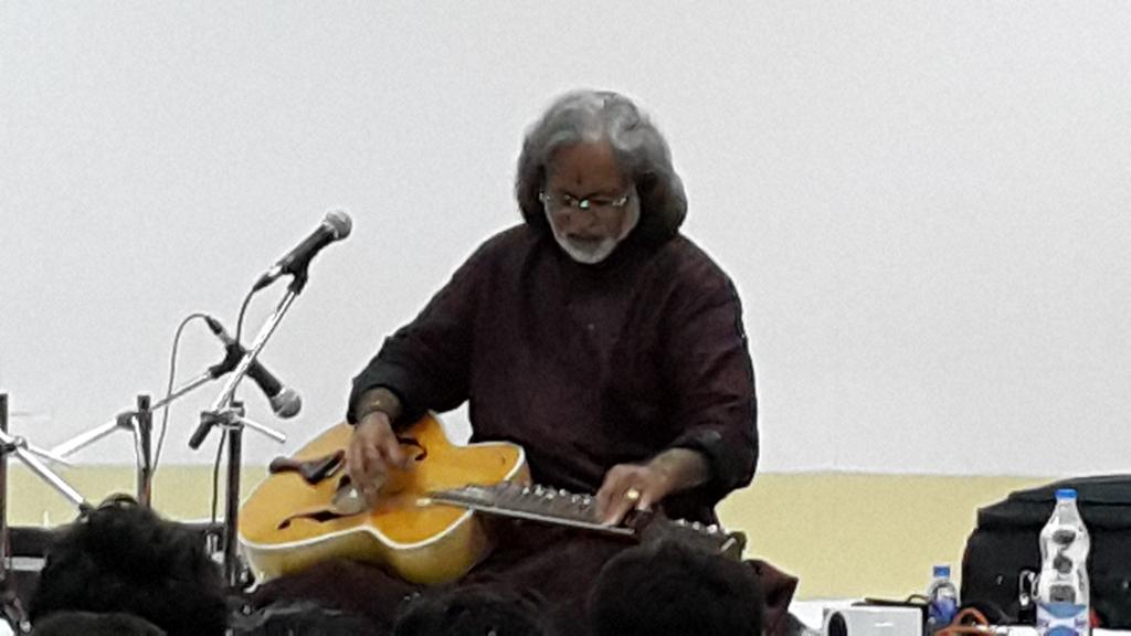 rasbihari108's tweet photo. #vishwamohanbhatt #grammy #WINNER  #inspiration http://t.co/nOIuwJ4YXD