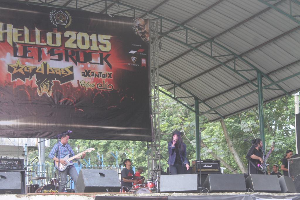 luxury_id's tweet photo. action on stage "petttjjjaaaaahhhhhhhhh" http://t.co/qIZWFiLOKU