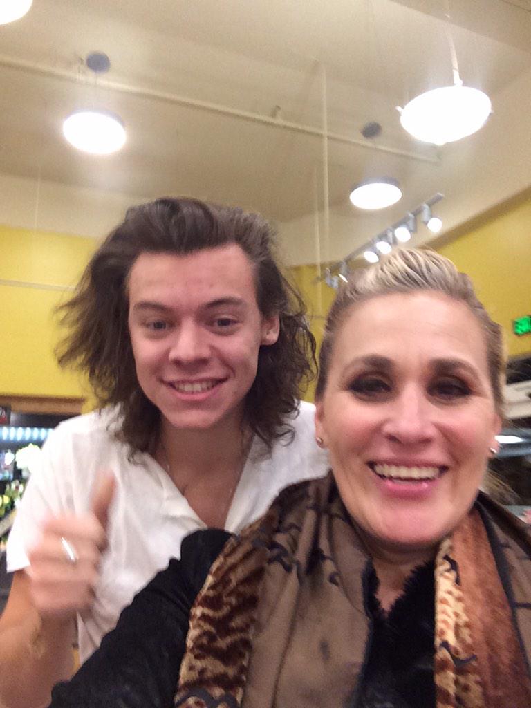 Harry_Our_World's tweet photo. Cutie 😘
#mumdirectioner #fanpic
#ArtistOfTheYearHMA One Direction http://t.co/mNcBBtucLq
