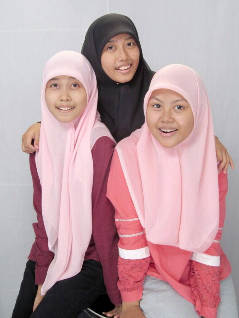 delimaygm's tweet image. #FunTime2015 #FunPhoto #friendzone #F3 Be with you all, I'm happy girls ;;)