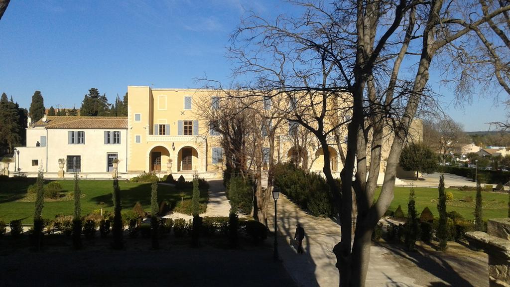 Happy New Year to everyone! Spring cleaning today in sunny Meze.  So warm have the windows open.