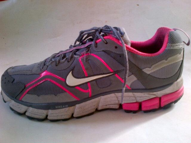 FredNabbimba's tweet photo. Original Nike trainers. Size 44. Call 0771-648184. #FreeDelivery http://t.co/75MscZro7f