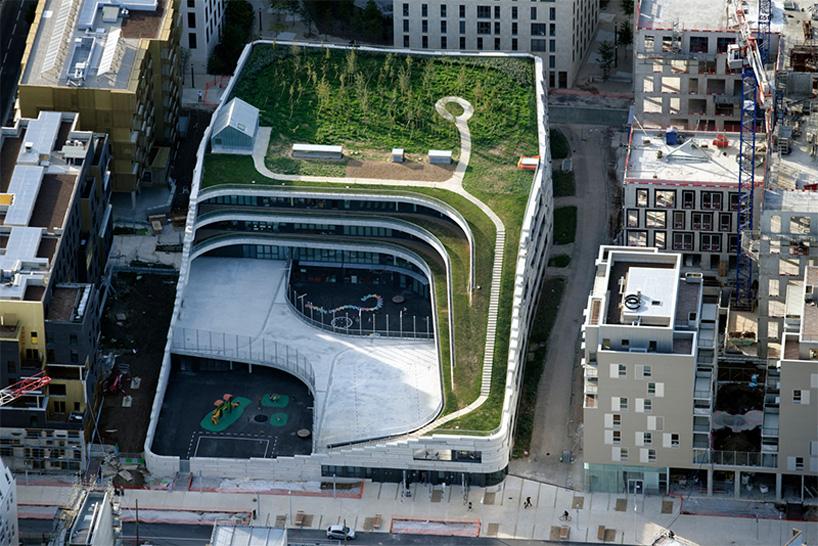 #parisian primary school by chartier dalix architectes encourages #biodiversity #architecture designboom.com/architecture/c…