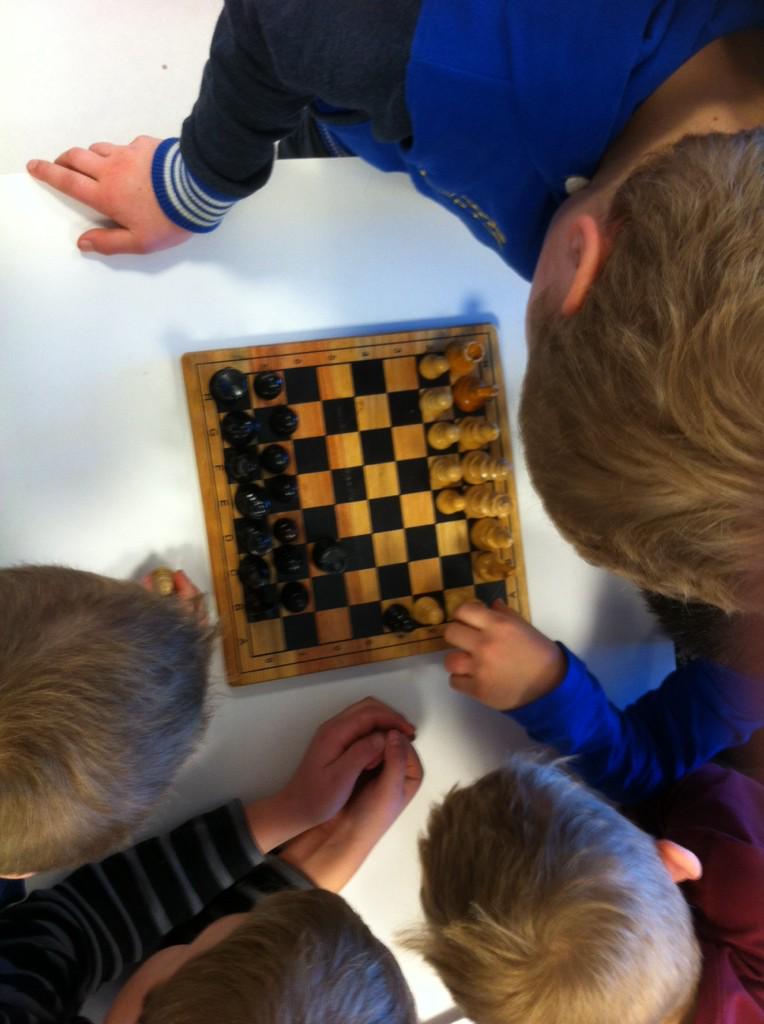 larsniclas's tweet photo. Finally some serious action! #APrincipalsDay #nödingeskolan http://t.co/WnrshNOP8J