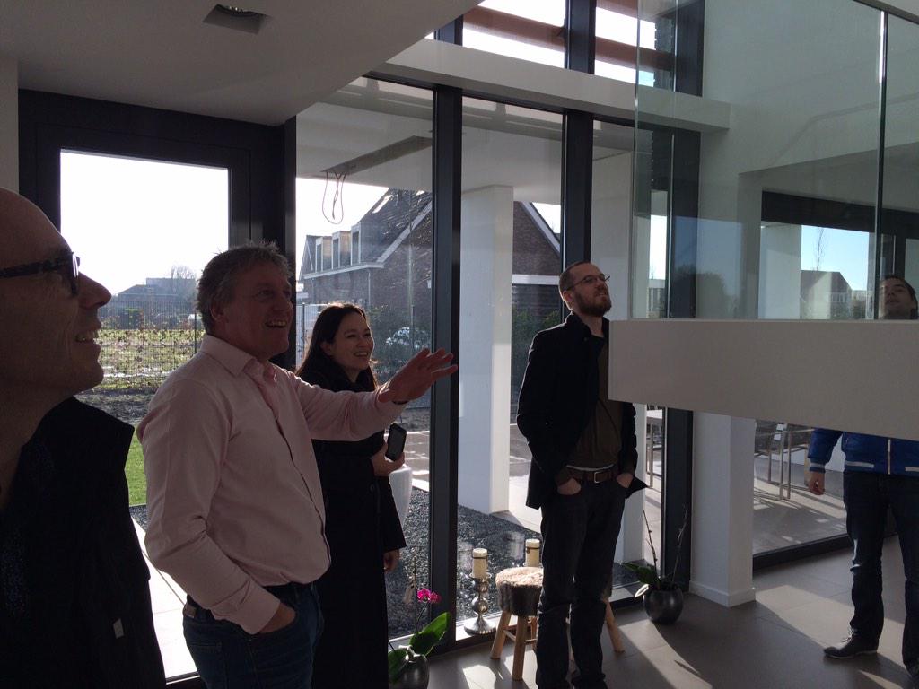 markgraafland's tweet photo. 2e stop #hendrikidoambacht #zelfbouw villa #bureaukroner ; blije opdrachtgever in zijn #droomhuis http://t.co/afIJfzu367