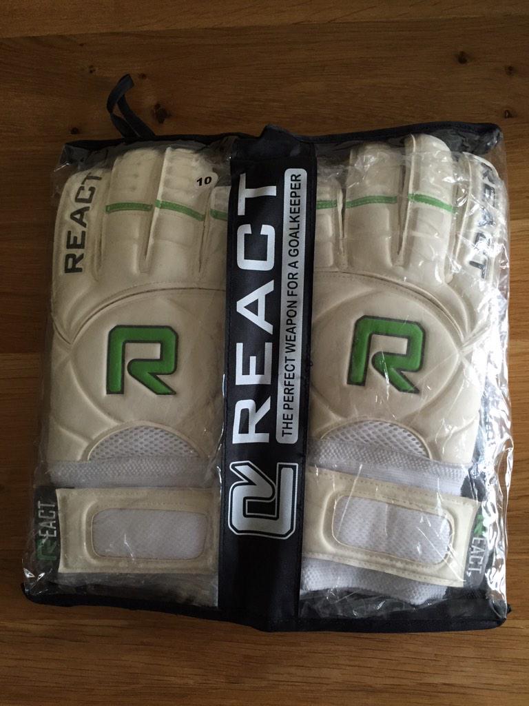 JJohnson9193's tweet photo. @ReactSportsLtd Thanks for the new mits #ReactGK http://t.co/2tXOykB3jM