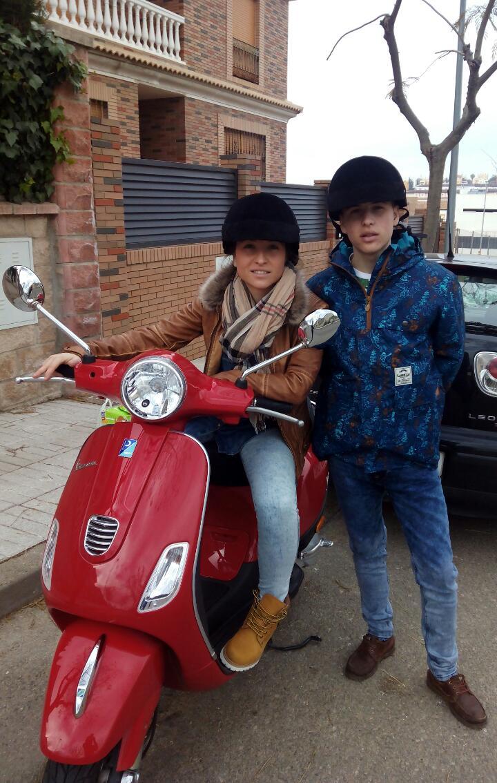 MacarenaAranda2's tweet photo. Día de #Reyes con el brother @josemiaz96 http://t.co/da78MViaTn
