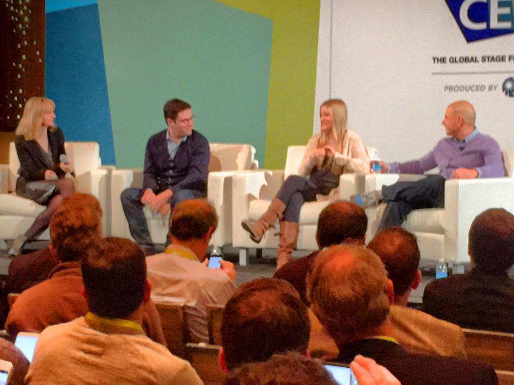 fredgraver's tweet image. &quot;If I don&apos;t do a hate tweet once a day, something&apos;s gone wrong.&quot; @ijustine and @kirstinestewart #datatainment