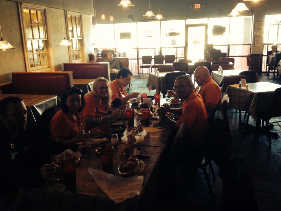 BCoccoMET's tweet photo. Store 141 MET team enjoys lunch together provided by SM Doug Bischoff for their great partnership. #D8MET #HD141 http://t.co/xG19LrER0B