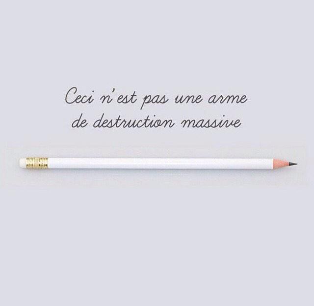 Valentina Brini a Twitter: &quot;Ceci n&#39;est pas une arme de destruction massive.  #JeSuisCharlie #CharlieHebdo #Paris http://t.co/NROJ4VcW80&quot; / Twitter