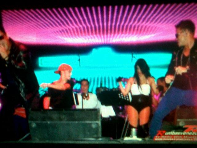 Aixary_gdancer's tweet photo. #bailandito .. Los cadillck's http://t.co/LDg2vA3GuP