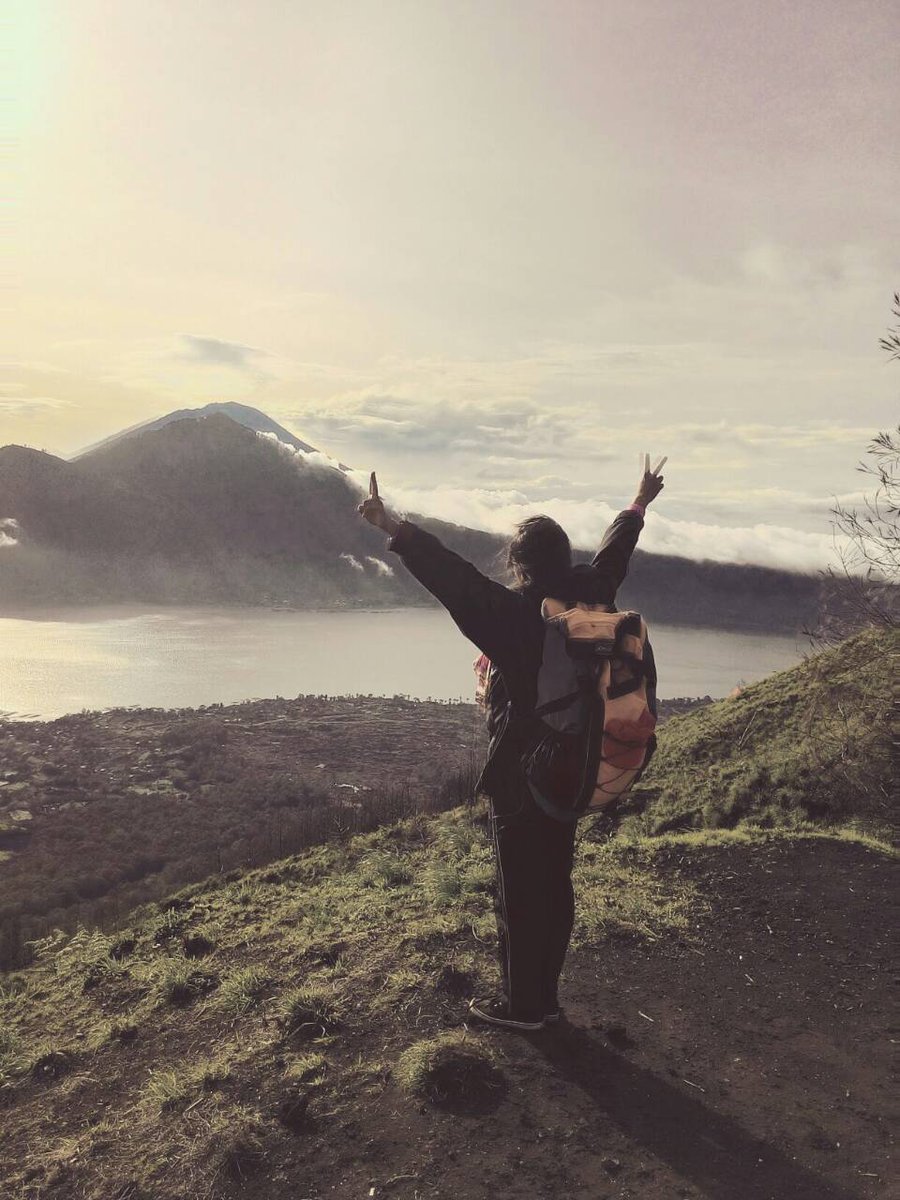 utary_dewi's tweet photo. Puncak gunung batur bersama :$ <3 http://t.co/0K6D6EQ1Lz