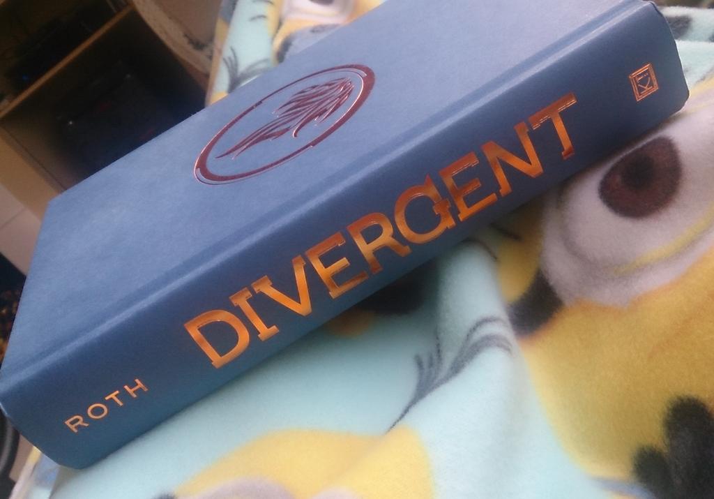 cootsiepooo's tweet photo. @EpicReads #First2015Read Rereading Divergent again! http://t.co/0x6SccRZA3
