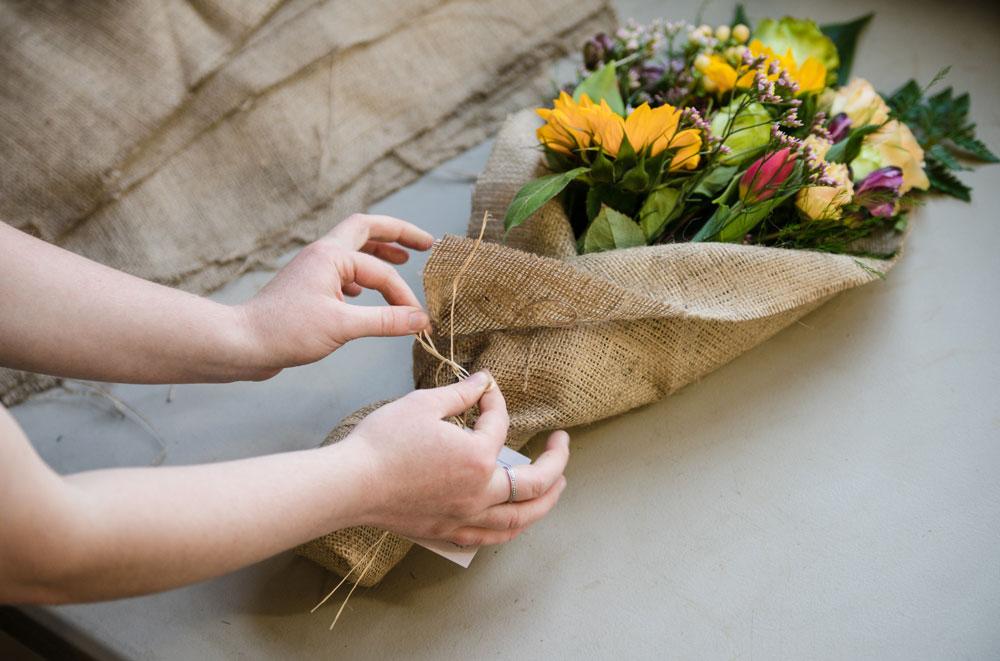 TheUrbaness's tweet photo. Chicago's @flowers4dreams is putting a pep in our step on this frigid winter morning: http://t.co/nSYeLkHLqm http://t.co/TlWXLFxshg