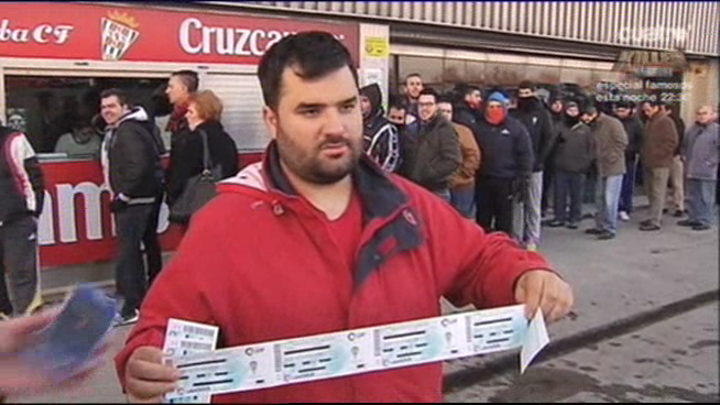DeportesCuatro's tweet photo. Locura en las taquillas del Córdoba para conseguir entradas para ver al Real Madrid
http://t.co/VASMDwzZUX http://t.co/zodxMD5DhP