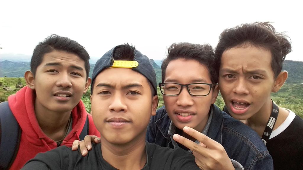 CrewMaulana's tweet photo. Selfie wkwk http://t.co/EZSdEoyuDo