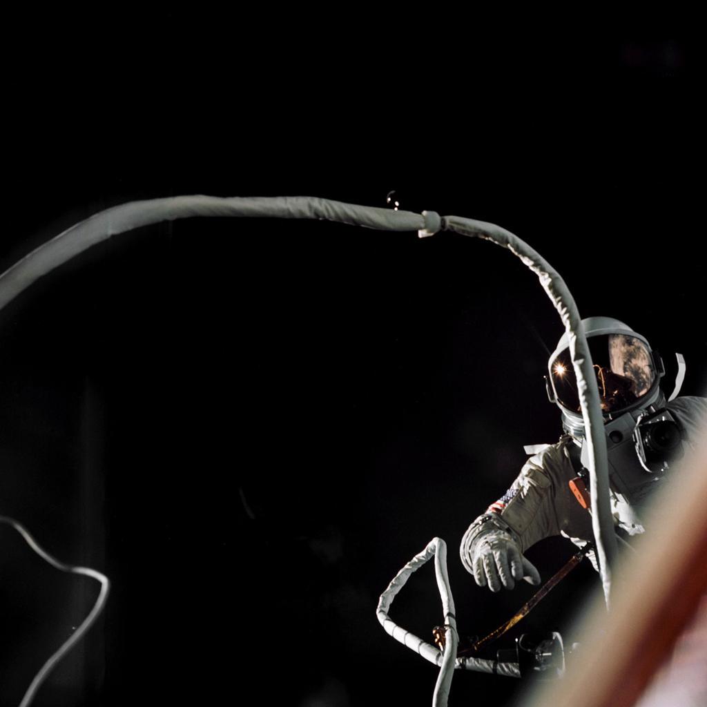 NASAhistory's tweet image. Gene Cernan's pressure suit and cover layer he wore during his 1966 Gemini IX-A spacewalk. #Spacewalk50