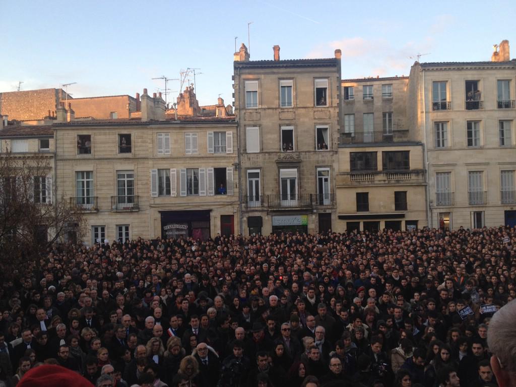 #JeSuisCharlie #CharlieHebdo Rassemblement solidaire à #Bordeaux
