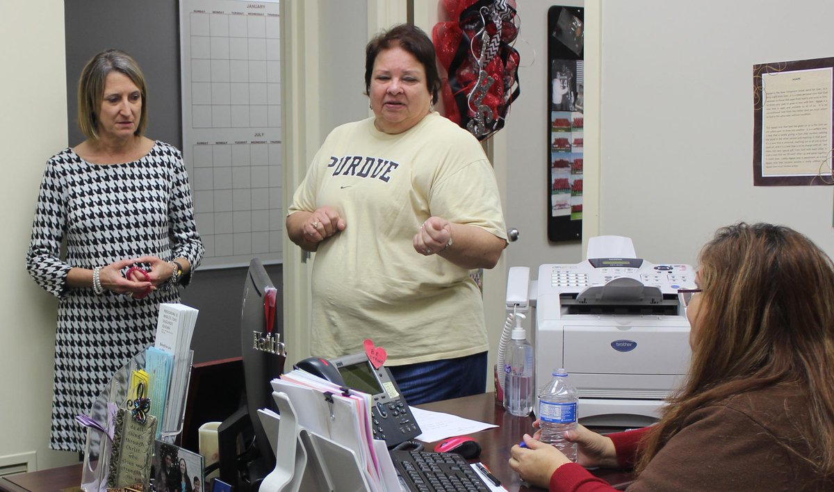 THS Principal Vera Wehring goes over spring schedules with Registrar Brenda Teykl &amp; Sylvia Macias. #APrincipalsDay