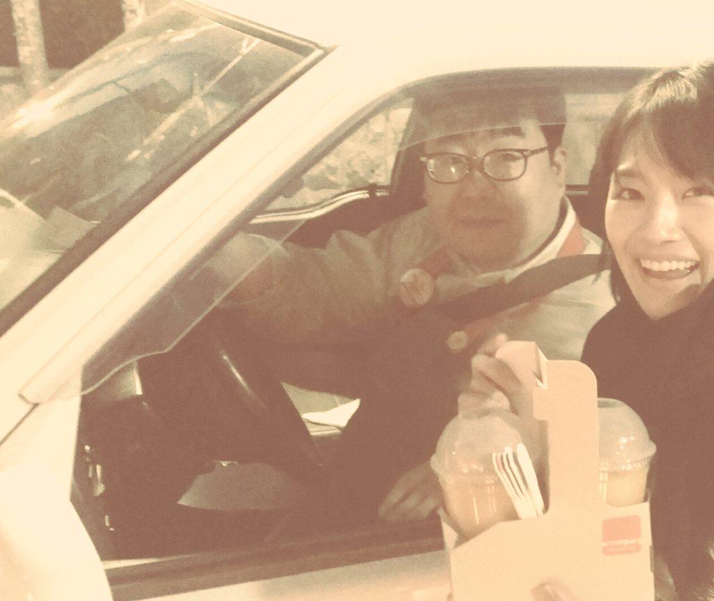 두번째작품을 했을때부터 오랫동안 응원해주시는
카페 accompany 강현철 사장님.
" 7~8년전이니까 벌써 오래됐네요 " 
오늘에야 처음으로 이런얘길 나눴군요.
고맙습니다.

카페 어컴퍼니 응원합니다♡