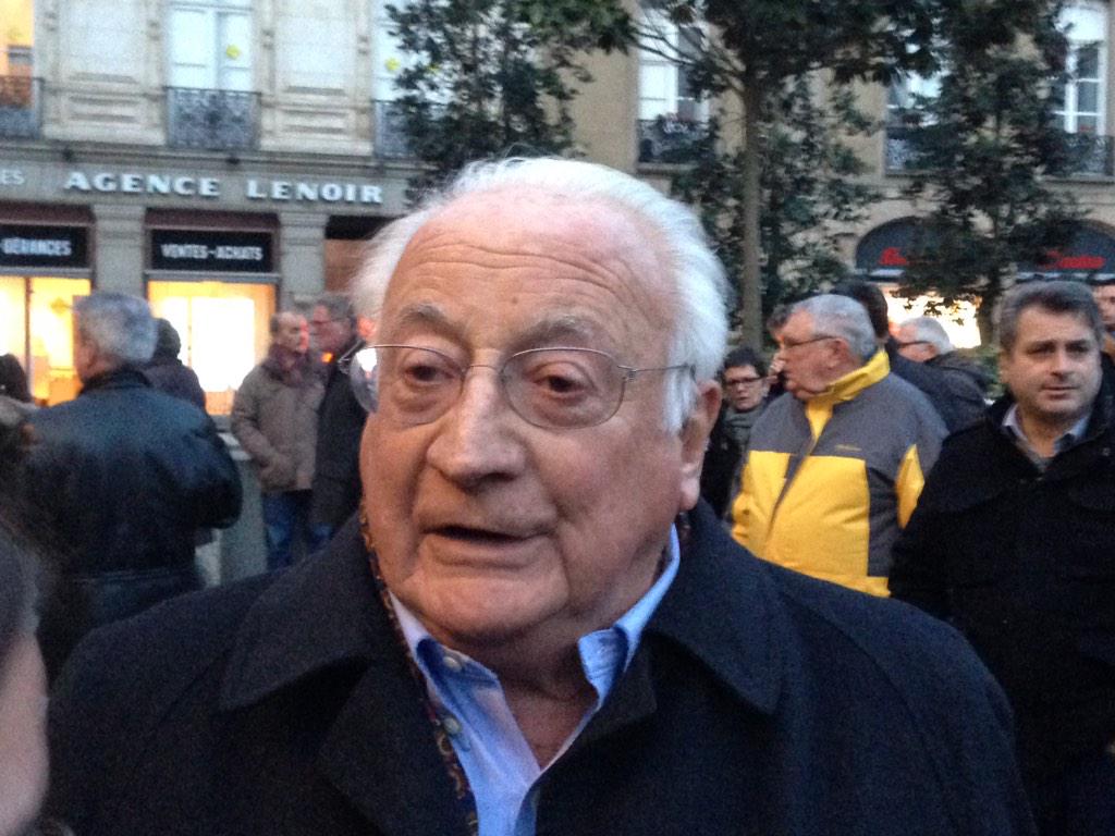 OuestFrance's tweet image. François Régis Hutin, PDG @OuestFrance : "nous ne nous laisserons pas intimider" #CharlieHebdo