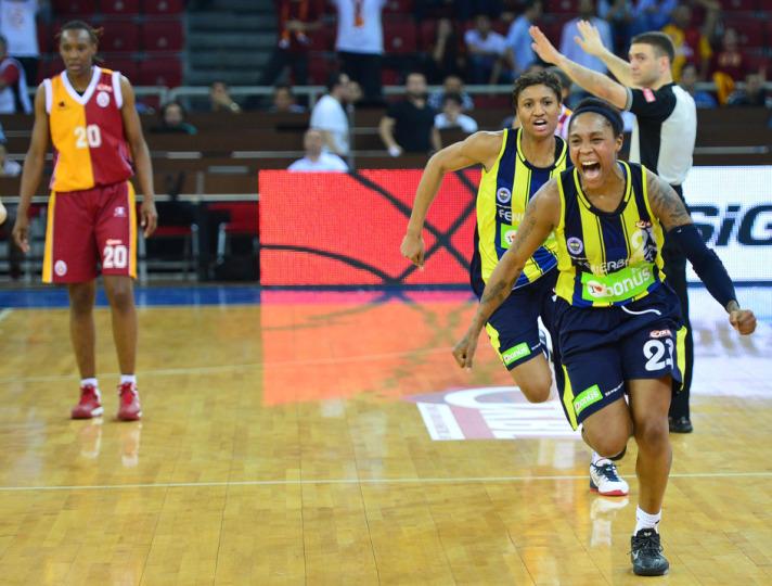  American legend and shot machine Cappie Pondexter\s birthday today.
Happy Birthday Legend! 