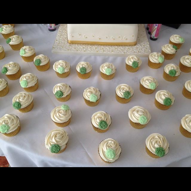 selmakadva's tweet photo. #SalsCakesNBakes at a wedding in Bolton #ProfessionalAffordable #Daubhill PM for prices http://t.co/MsLiXeeK9i