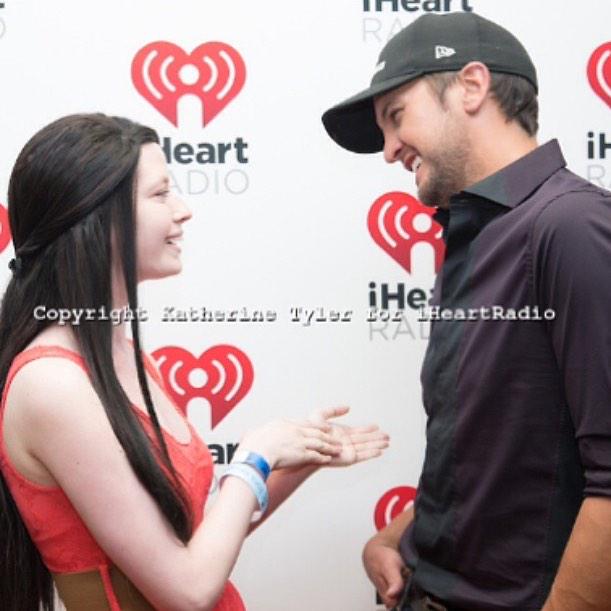 MasseyKeeley's tweet photo. Hey!!! Are you, #SamStrong?! 💙💪@LukeBryanOnline http://t.co/K2YVGK2cZD