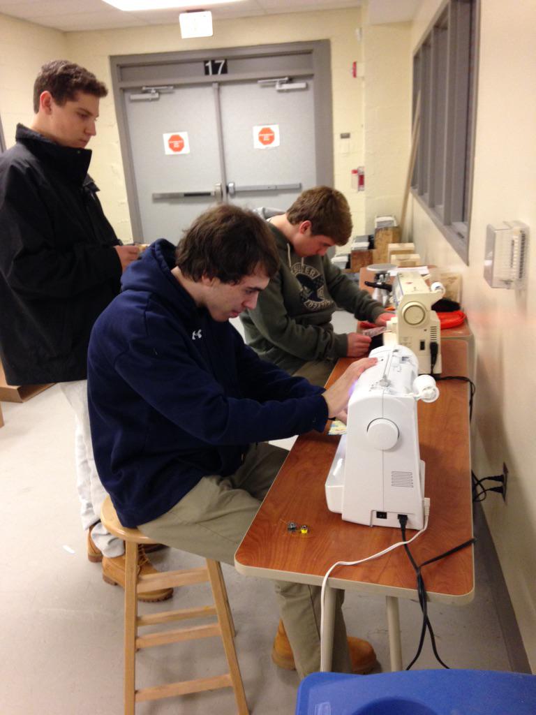 jlong_tweets's tweet photo. Hard at work learning how to work and design with different textiles. #dasdstem #IBDesignTech http://t.co/yVAGvzIcuc