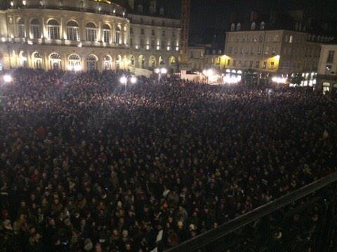 AntF44's tweet photo. Paris, Lyon, Toulouse, Nantes. La France unie contre le terrorisme. La meilleure réponse à leur donner. #CharlieHebdo http://t.co/vSmMnsFKkd