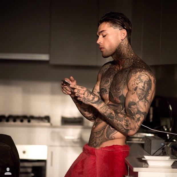 xstaceyxlaceyx's tweet image. My future hubby will look like this 😍 #loveaguywithtats #weakspot