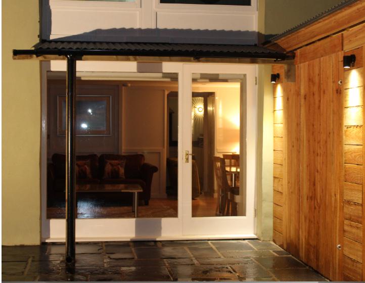 WheelHouse_LA8's tweet photo. It may be raining outside, but the Wheelhouse is looking cosy inside http://t.co/XFgT0pxDWR
