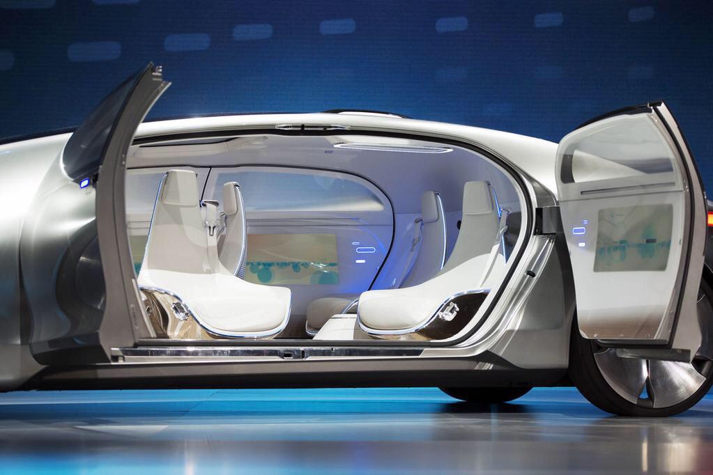Forget cars. Mercedes says "mobile living spaces" are the future bloom.bg/1FiAVaP #CES2015 #IoT