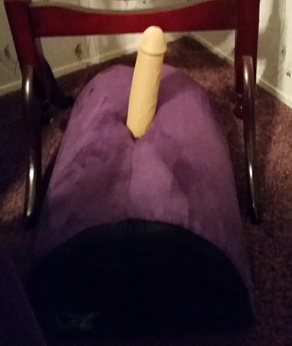 Jesus this bonbon is a crazy leg work out. I think i need to ride this everyday. For exercise of course<a href="/tag/tittytuesday"class="tags"><span>#tittytuesday</span></a>