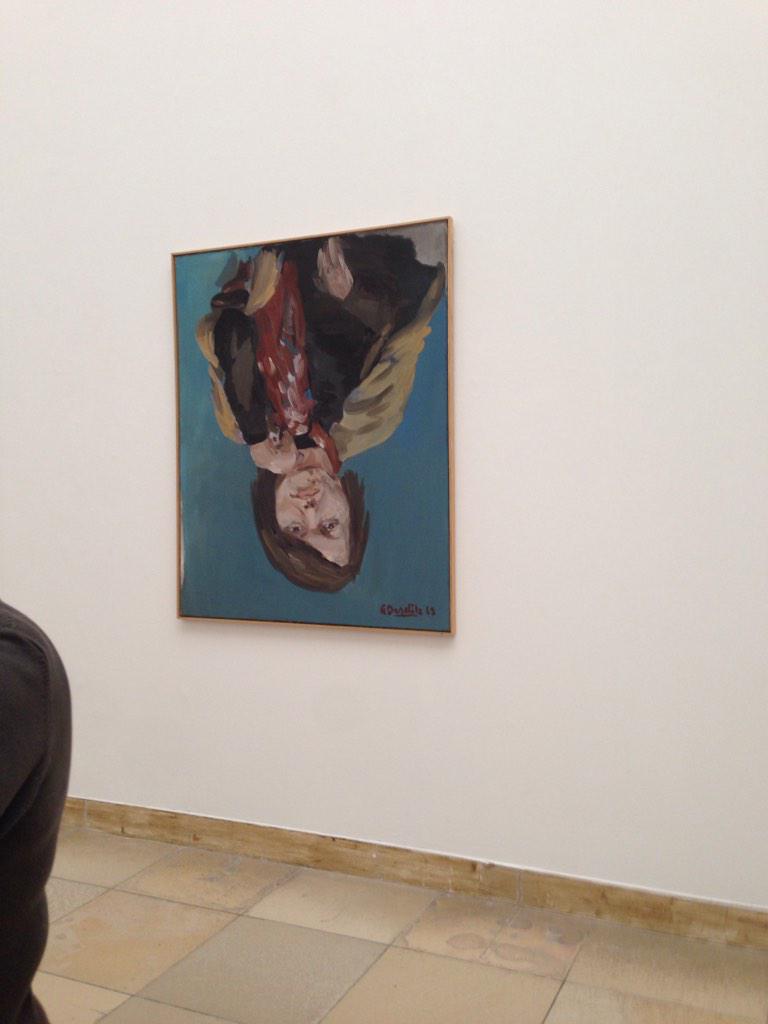 clajobo's tweet photo. Huch hängt das falsch rum? Nein es wurde auch auf dem Kopf gemalt. #baselitzLMU http://t.co/hItiwzz4fF