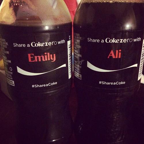 Drawitsgomez's tweet image. Nada mas delicioso que una coca-cola con mi nombre Yeah! 🍸