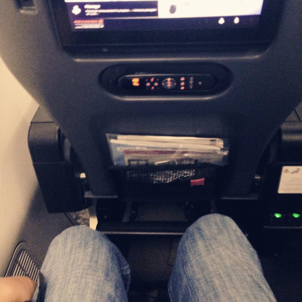 LawrenceLam8's tweet photo. Flying premium economy on @AirCanada 's #787 has made me not want to fly on any other plane! #legroom #dreamliner http://t.co/Nl59fGcOBf