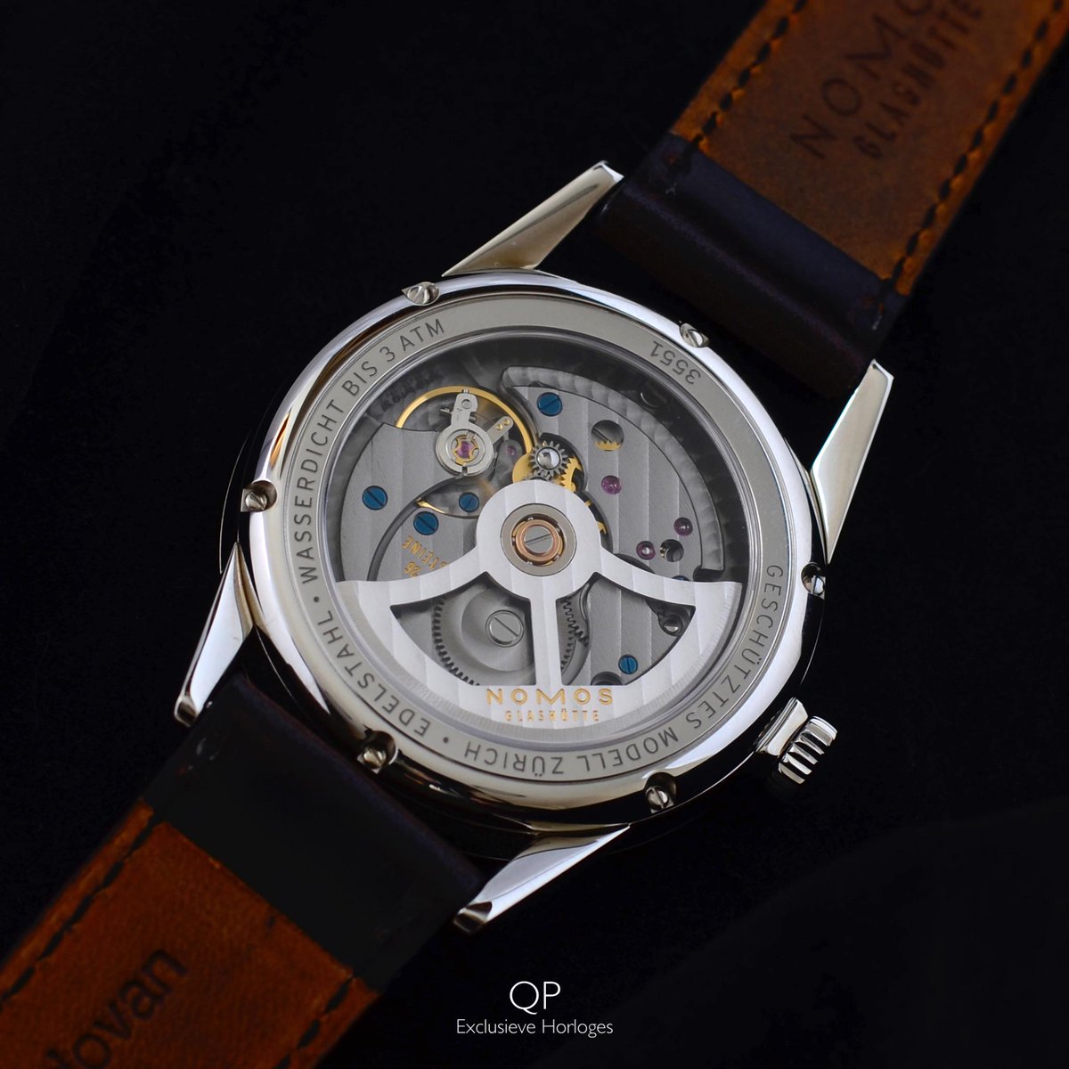 qphorloges's tweet photo. The #NOMOSGlashütte #Zürich #Blaugold has such an intense blue Glashütte sun ray dial! @nomosglashuette #horloges. http://t.co/RGshVkQk8G